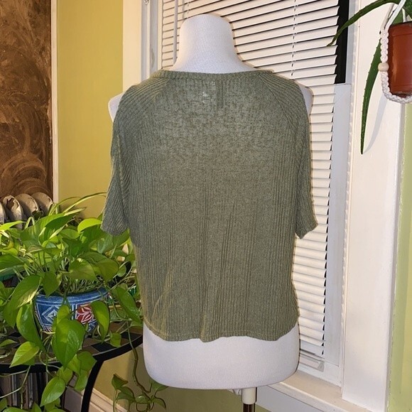 H & M Devided Army Green Ribbed Top with Cutout Sleeves Top Size Small - Picture 4 of 7